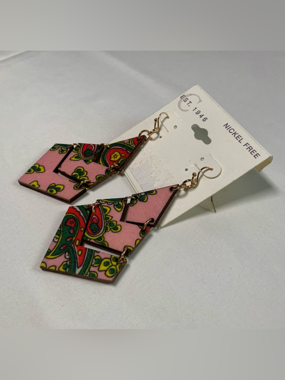 Chico’s c1946 Pink Paisley Chevron Dangle Drop Earrings Gold Tone NWT - Picture 2 of 4
